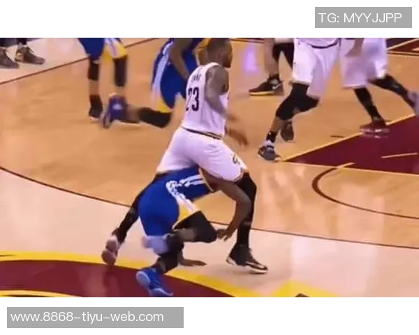 狄龙连续恶犯詹姆斯与库里接下来再度对决两大巨星的赛季挑战 狄龙连续恶犯詹姆斯与库里接下来再度对决两大巨星的赛季挑战